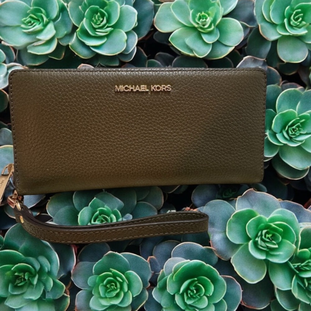 MICHAEL-MICHAEL KORS OLIVE LARGE TRAVEL CONTINENTAL LEATHER NWT